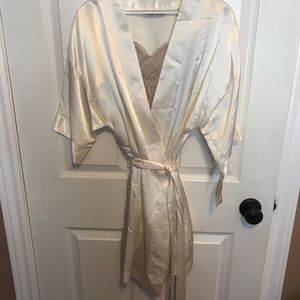 NWT-stunning 2 piece chemise and robe set